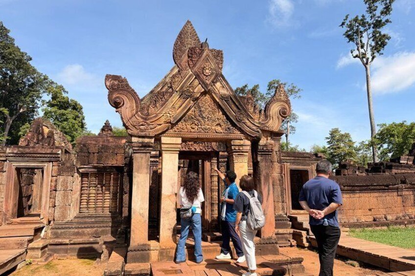 Banteay Srei Tour with Kulen Mountain and Picnic Lunch 4