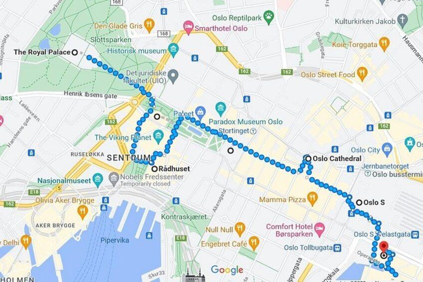 Een kaart van Oslo met bezienswaardigheden zoals het Koninklijk Paleis, de Domkerk en Oslo S. 2