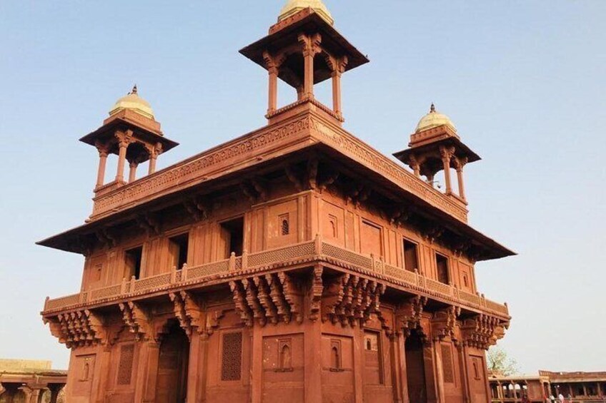 Private Transfer Agra To Jaipur Via Fatehpur sikari Visit. 4