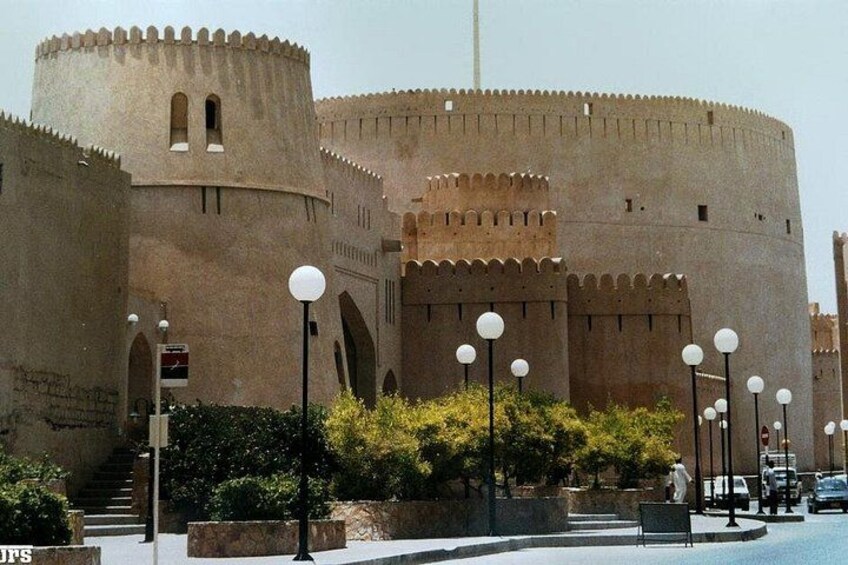 Oman day tours , Nizwa and Jabl Shams 3