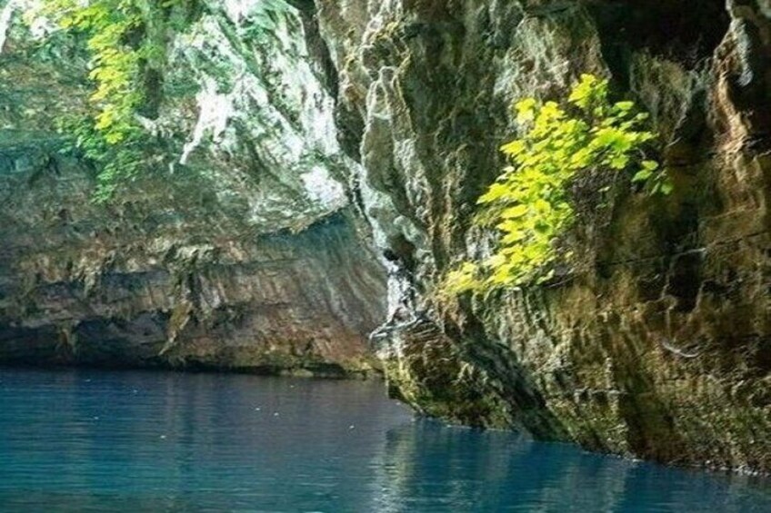The Caves ....Drogarati Cave and Melissani Lake 2