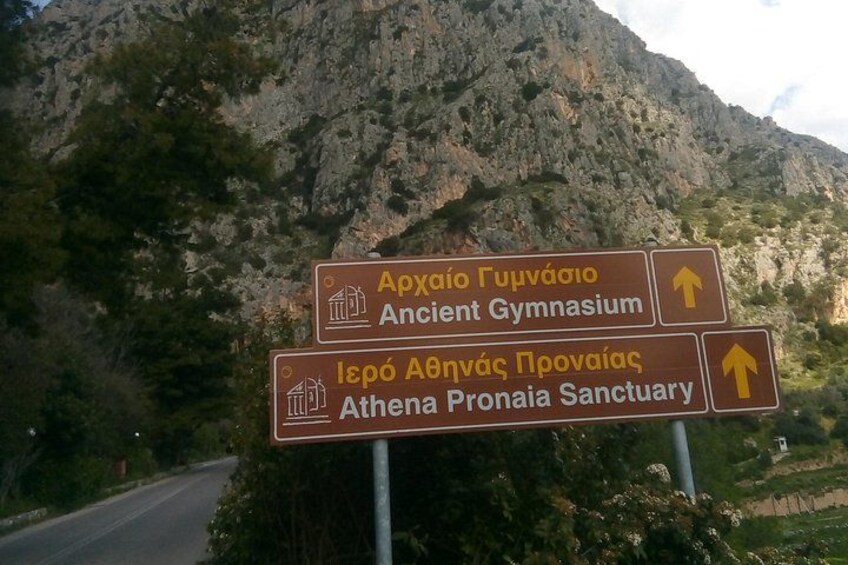 Delphi and Meteora Private Day Trip from Athens including Dinner 2