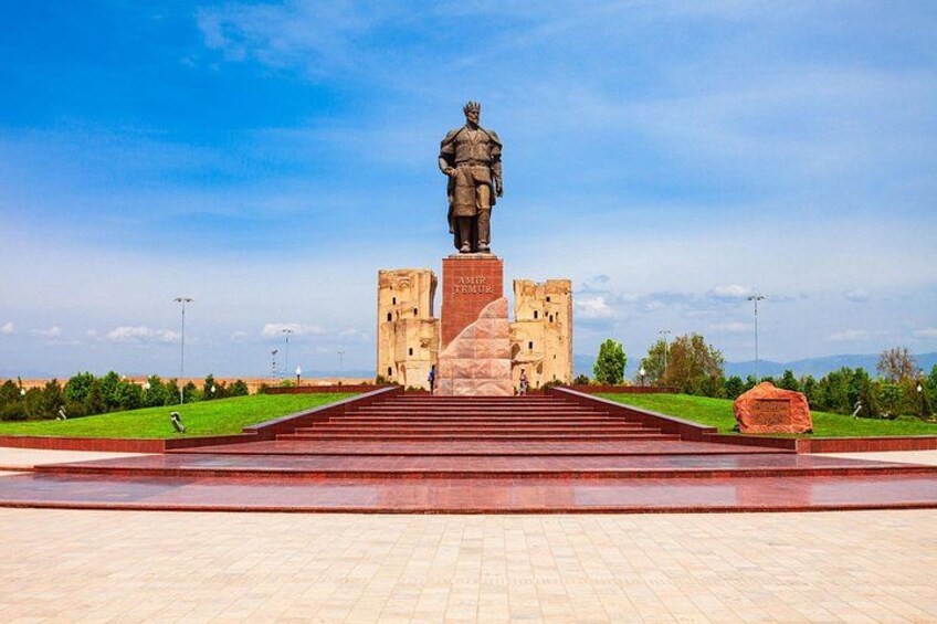 The statue of Amir Temur in the park in Shahrisabz city 5