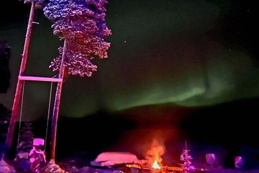 PRIVATE Aurora tour in Rovaniemi by Car and Snow Scooters