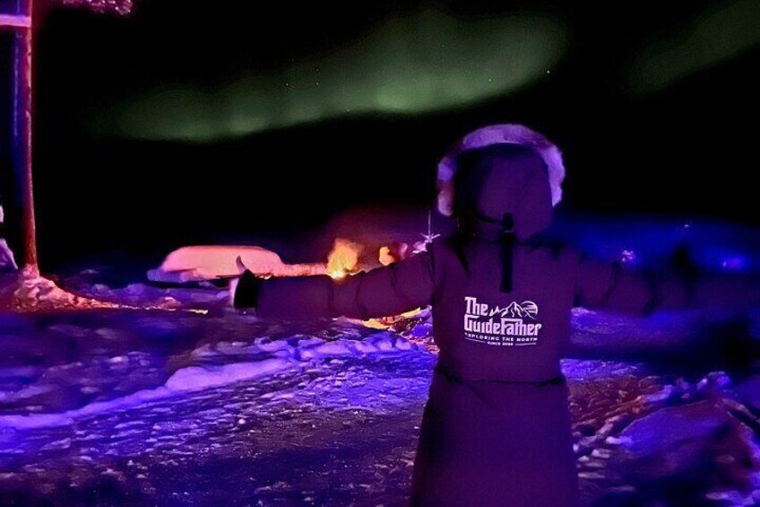 PRIVATE Aurora tour in Rovaniemi by Car and Snow Scooters