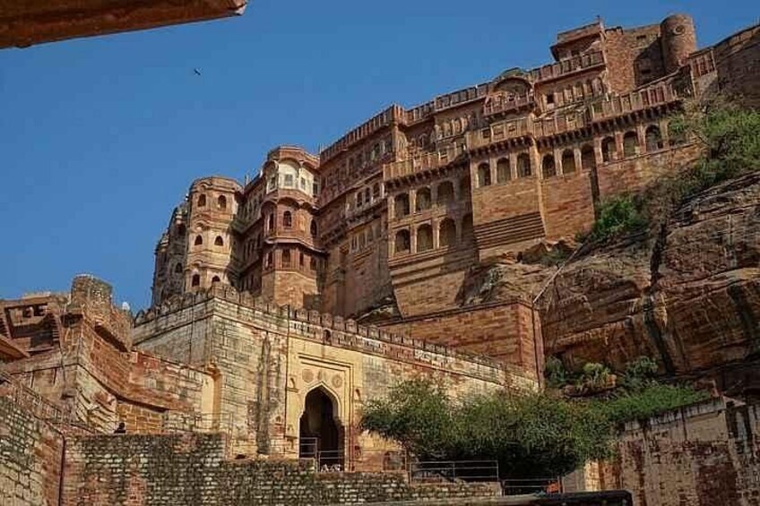 A historic fort with multiple levels and a prominent entrance. 4