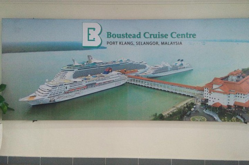 Una nave da crociera ormeggiata al Boustead Cruise Centre a Port Klang, in Malesia. 5