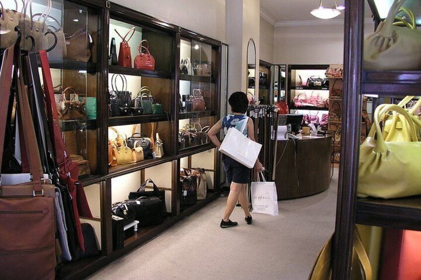 Shopping Tour Leather Products BA 