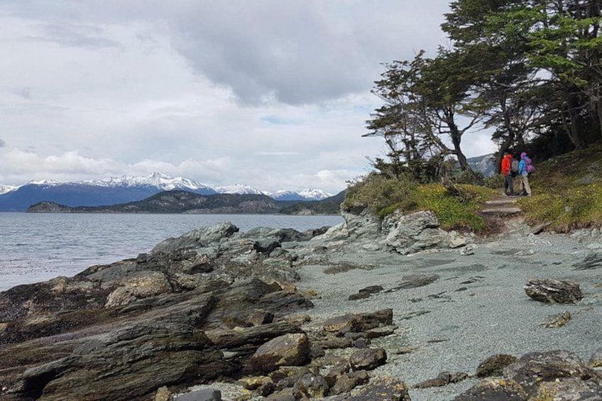 Hiking Zaratiegui Bay 2