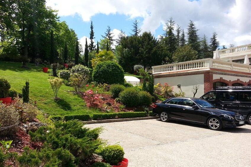 Luxury Champagne Tour(All Included): 2 Famous Houses & Restaurant 2