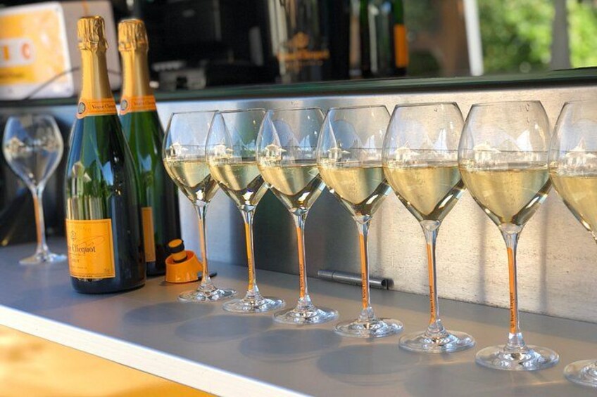 Luxury Champagne Tour(All Included): 2 Famous Houses & Restaurant 4