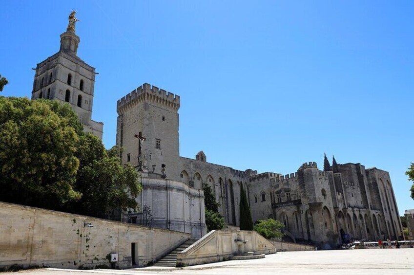 Avignon & the vineyards of Châteauneuf du Pape, where life is lived in its wine