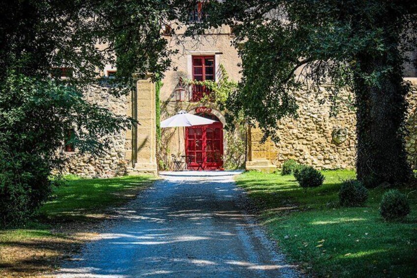 Aix-en-Provence old town, wine & art of Châteaux Beaupré & Bonisson private tour 3