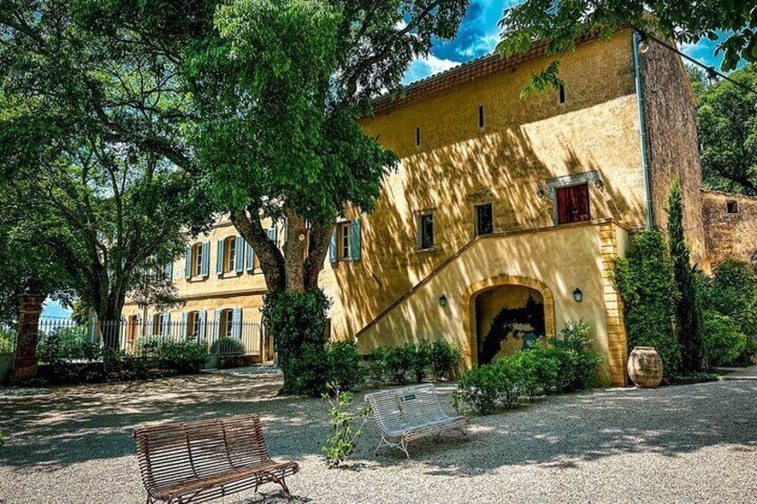 Aix-en-Provence old town, wine & art of Châteaux Beaupré & Bonisson private tour 2