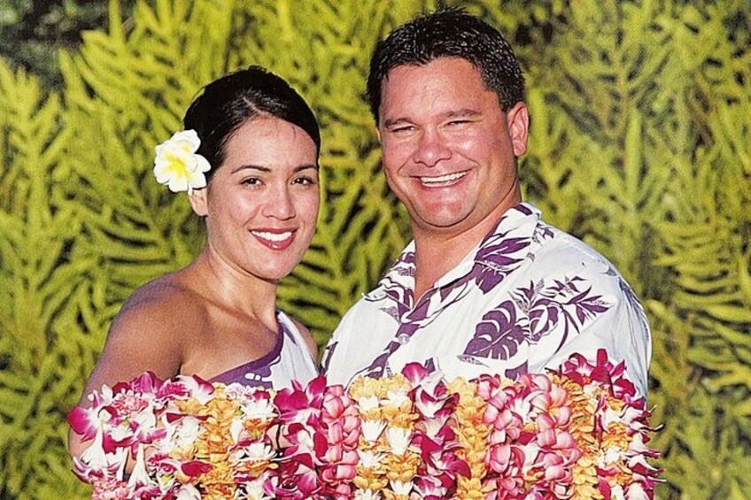 Lei greeters 3