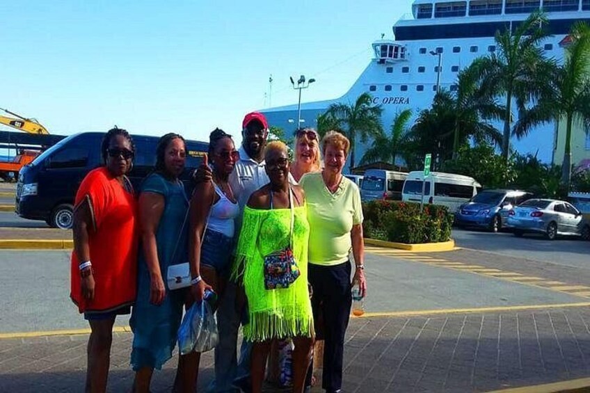New friends at Roatan 5