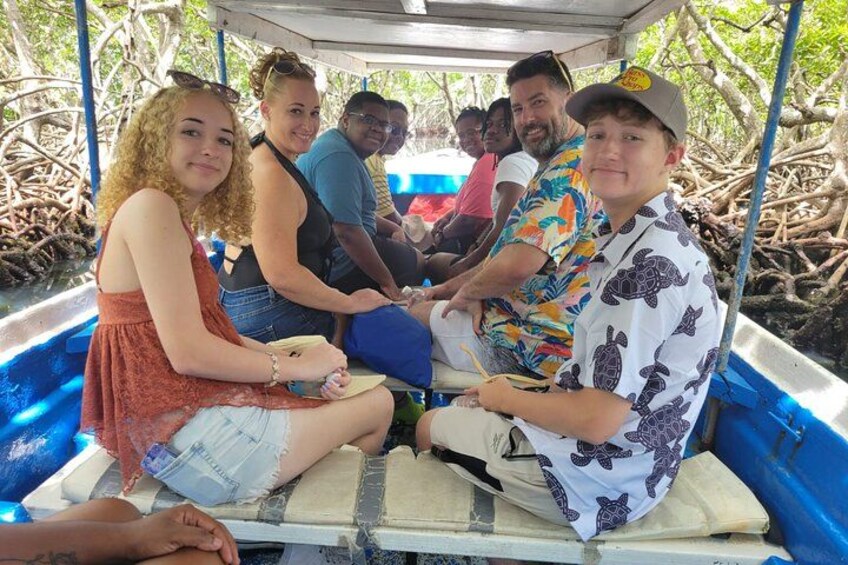 Roatan VIP Free-Style Private Tour 1