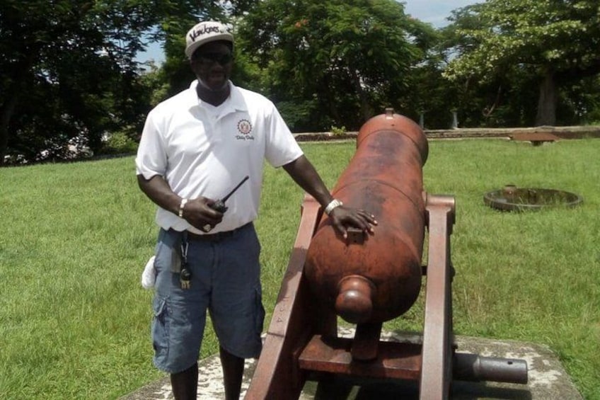 Dilly Dally Walking Tour of Nassau Attractions 3