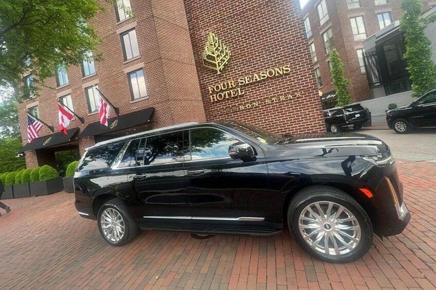 Luxury SUV Private Day or Night Tour of Washington DC 2