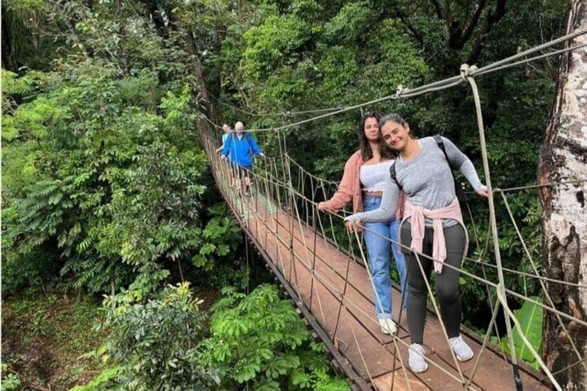 Roatan Wildlife Monkeys,Sloths, chocolate Rum tasting Island Tour 1