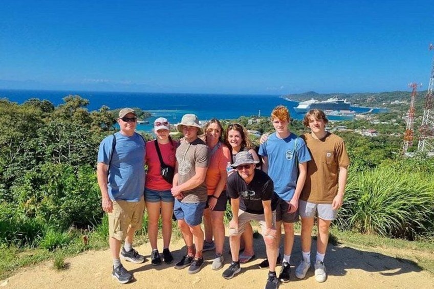 Roatan Wildlife Monkeys,Sloths, chocolate Rum tasting Island Tour 2
