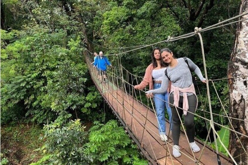 Roatan Wildlife Monkeys,Sloths, chocolate Rum tasting Island Tour 1