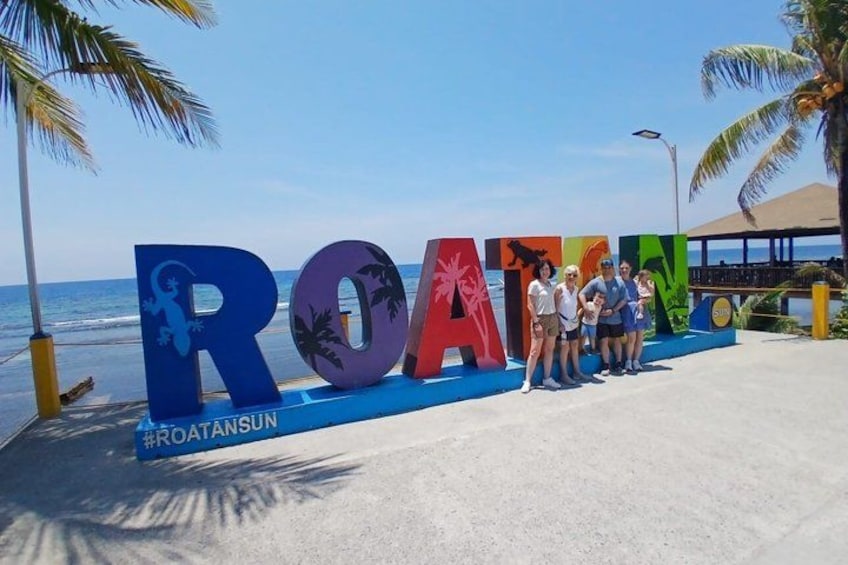 Roatan Wildlife Monkeys,Sloths, chocolate Rum tasting Island Tour 2