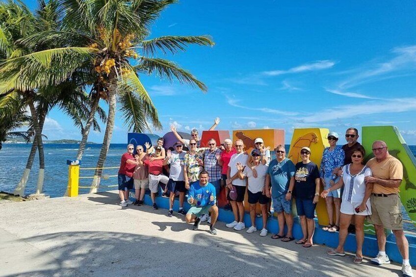 Roatan Wildlife Monkeys,Sloths, chocolate Rum tasting Island Tour 2