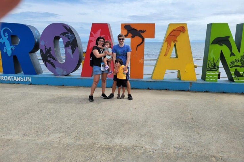 Roatan Wildlife Monkeys,Sloths, chocolate Rum tasting Island Tour 4