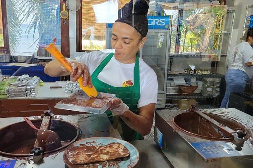 Roatan Wildlife Monkeys,Sloths, chocolate Rum tasting Island Tour 3