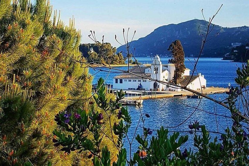 Vlacherna and Pontikonissi Islands 4