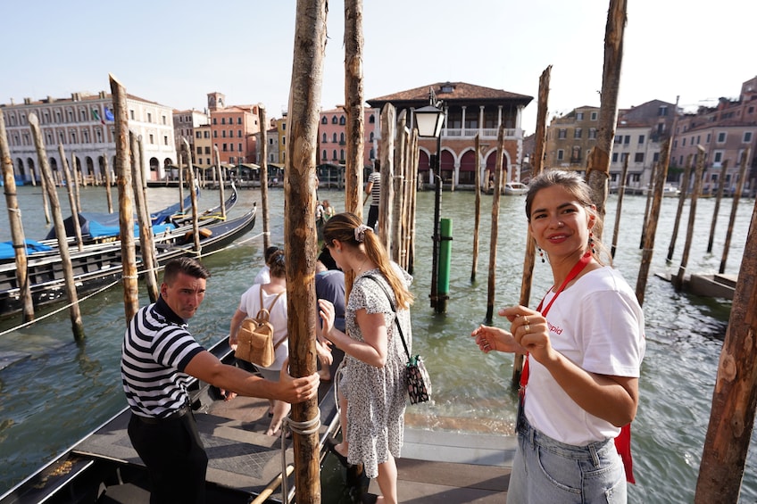 Taste of Venice: Local Tapas Tastings & Wine Tour