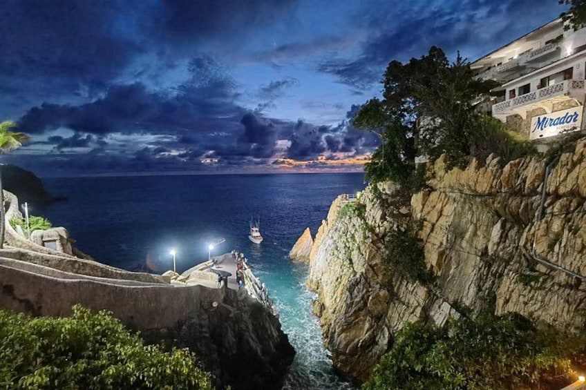 Sunset + High Cliff Divers La Quebrada at La Perla - Only Drinks 2