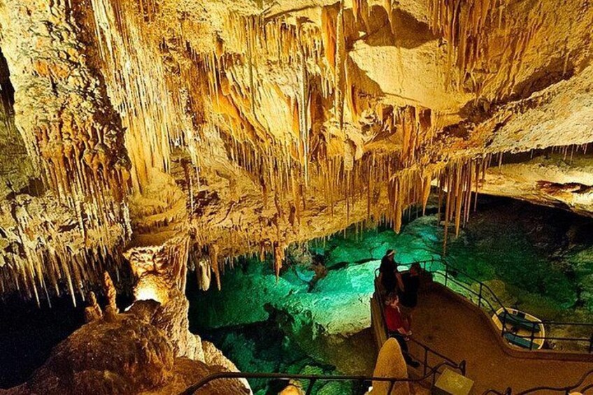Crystal Caves, Hamilton Shopping and Beach Tour 4