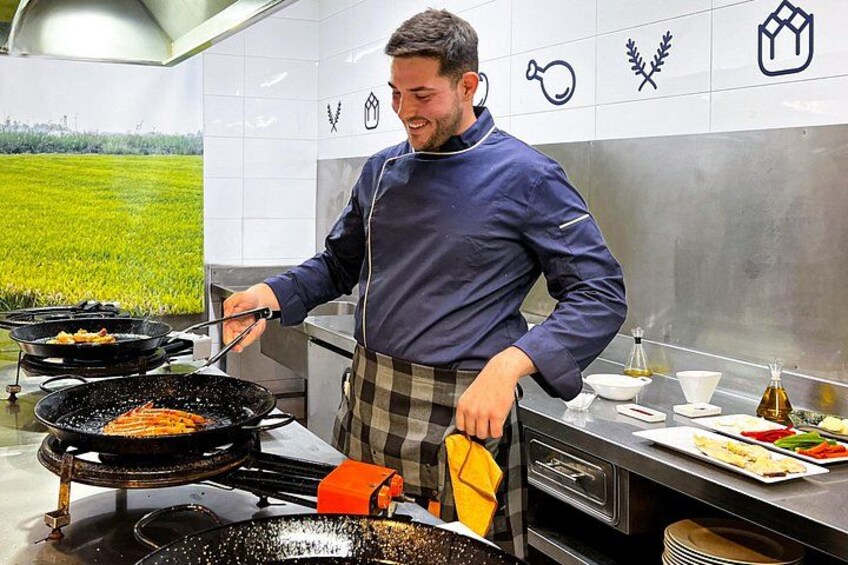 Paella Cooking Class, Wine Tasting & Central Market in Valencia 2