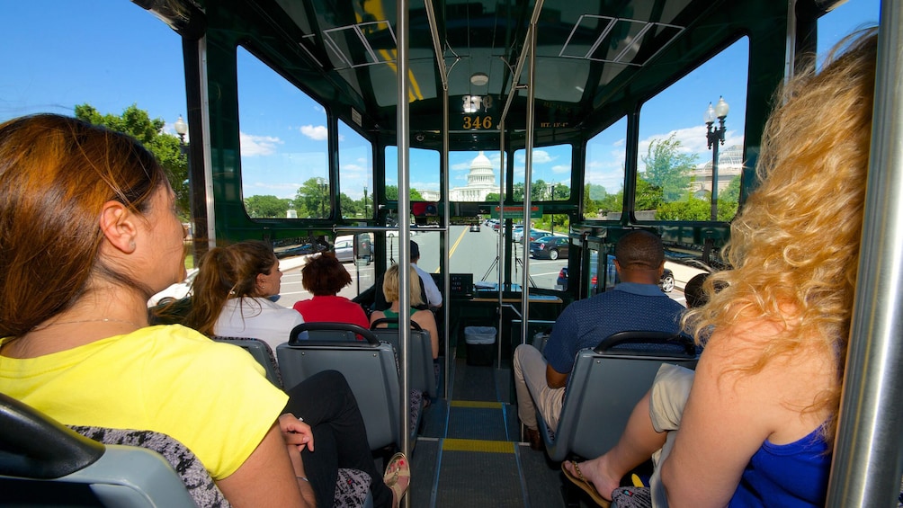 DC Hop On-Off Tour + Arlington Cemetery Tour + Water Taxi