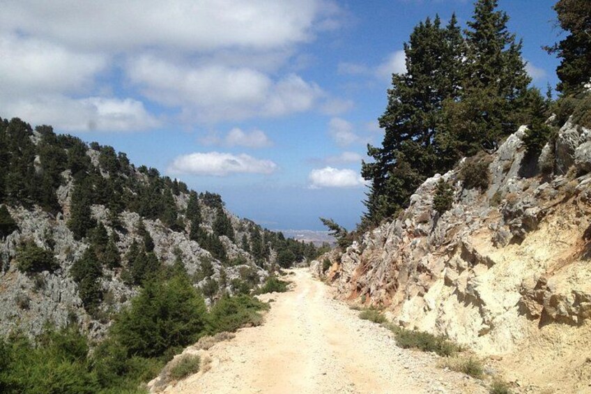 Explore the White Mountains of Crete 4