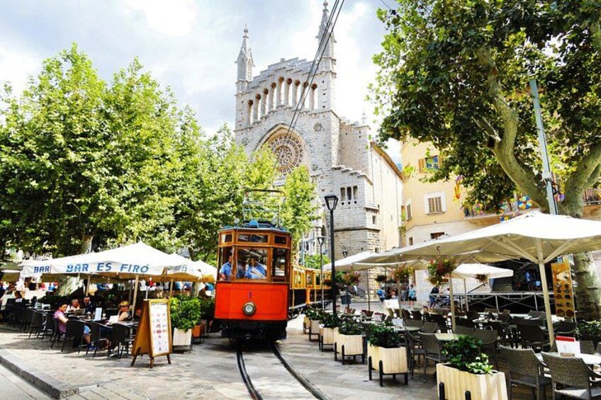 Main Square in Soller with the tram 3