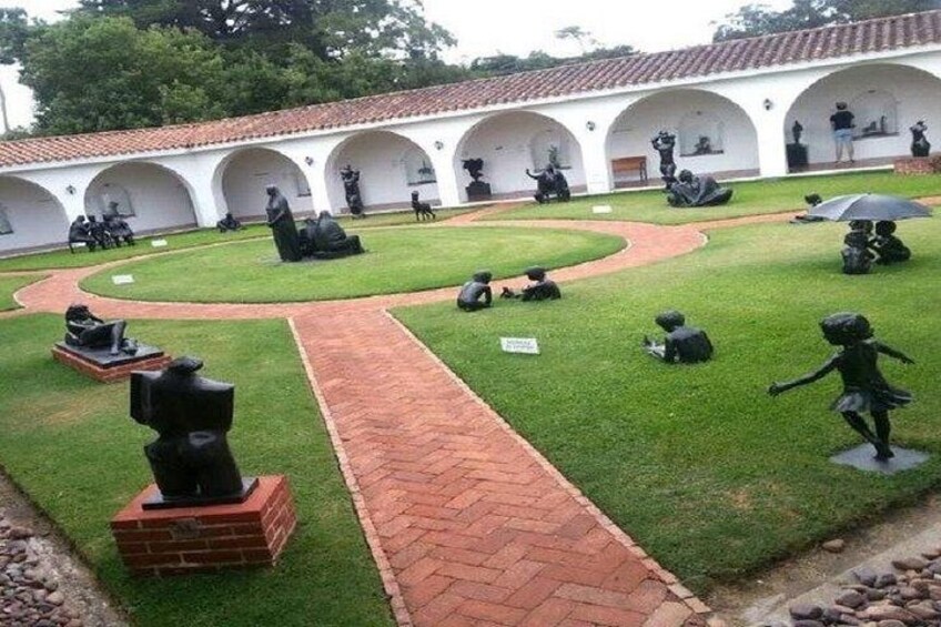 Private Transfer to Punta del Este Special Art Icons Tour 4