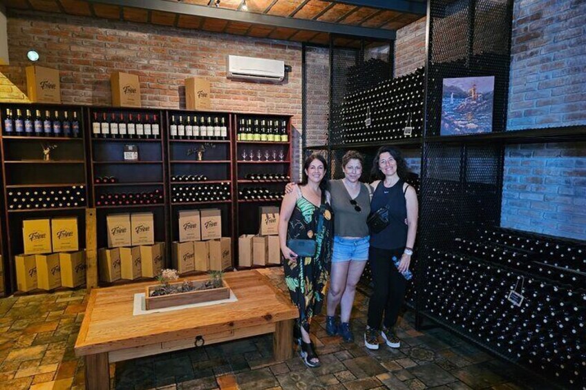 Wine Lovers - Colonia Wine Experience! 