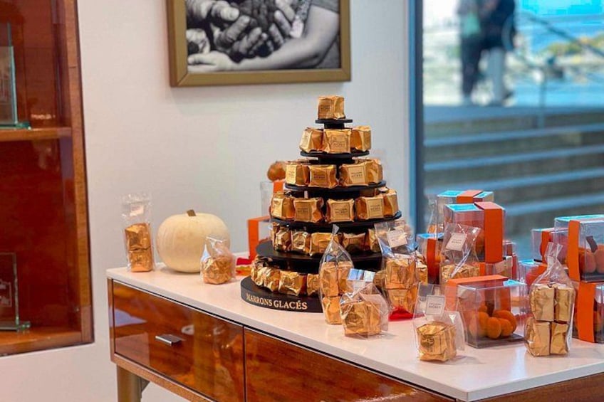Geneva chocolate tour highlight: elegant boutique display featuring luxury confections and seasonal gift selections 4
