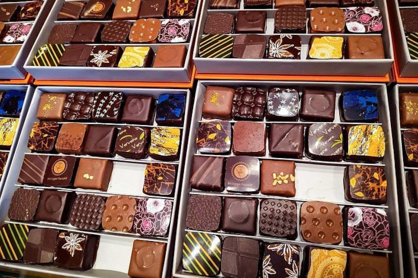 Geneva chocolate tour highlight: curated gourmet chocolate boxes featuring artisan designs and vibrant flavor variety 3