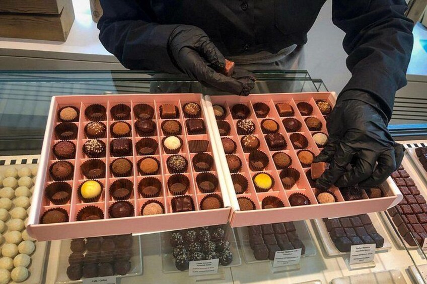 Geneva chocolate tour highlight: flavor discovery through curated praline assortments and expert handling techniques 2