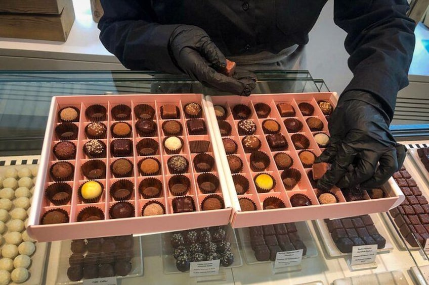 Geneva chocolate tour highlight: flavor discovery through curated praline assortments and expert handling techniques 2