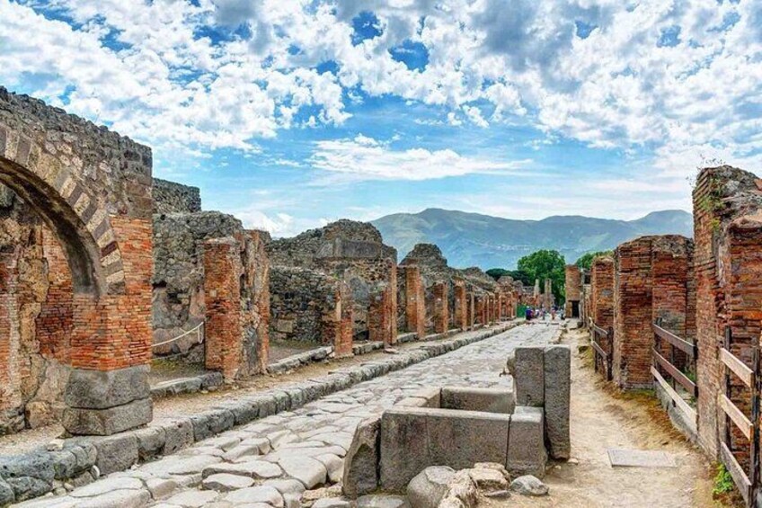 Explore Pompeii & Amalfi in One Day from Naples with Free Time 3