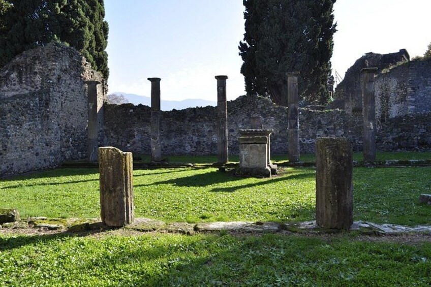 Explore Pompeii & Amalfi in One Day from Naples with Free Time 3