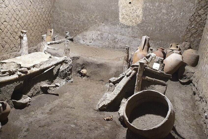 Explore Pompeii & Amalfi in One Day from Naples with Free Time 5