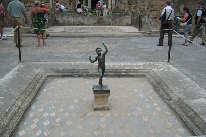 Explore Pompeii & Amalfi in One Day from Naples with Free Time 3