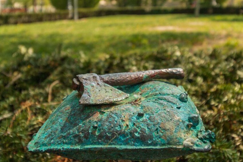 Minuscule guerrilla art on Liberty square 3