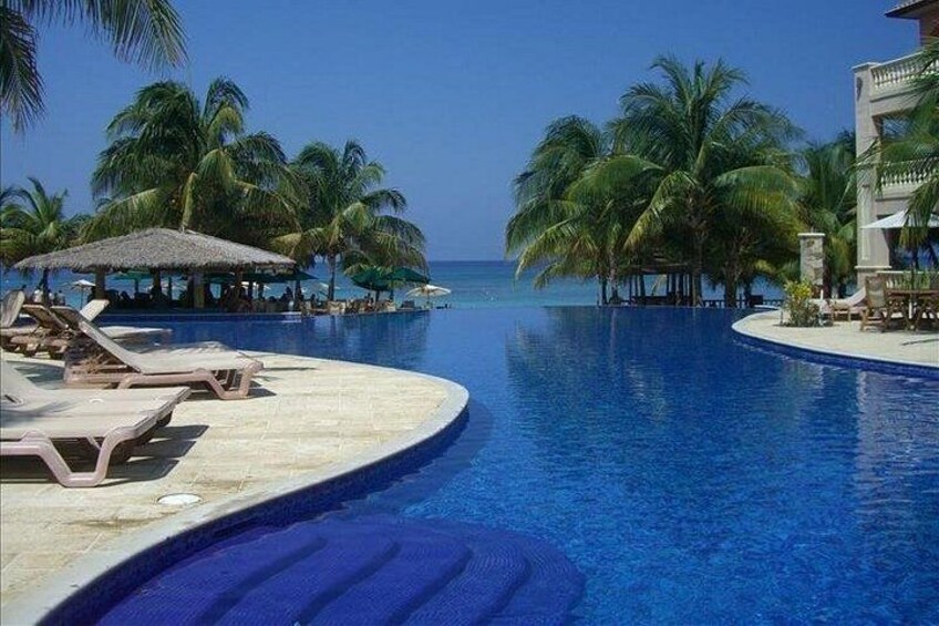 Roatan Infinity Bay Private Beach Resort Day Pass 1